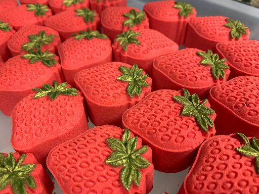 Poppy & Thyme Mini Strawberry Bath Bomb